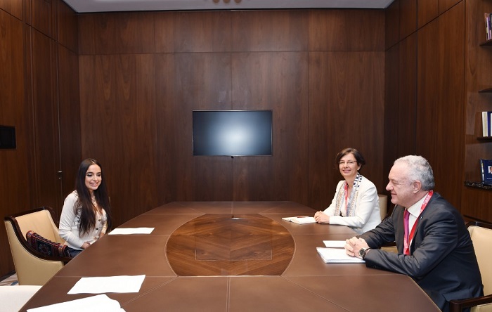 Leyla Aliyeva rencontre deux hauts fonctionnaires de la FAO